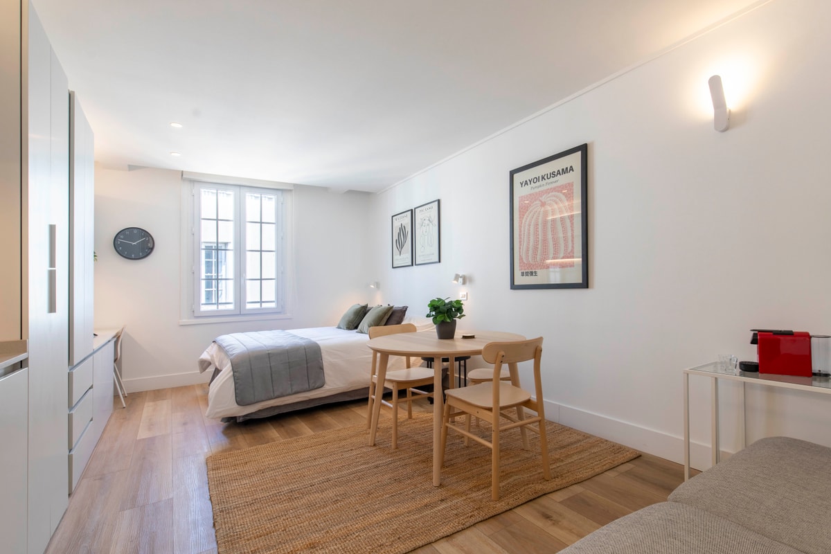 Studio - Unit 304 - Image 1